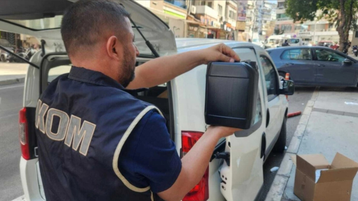 İzmir Polisi Kaçakçılara Geçit Vermedi: Milyonluk Ürünler Yakalandı