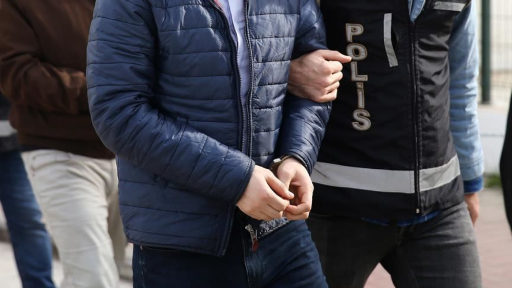 Kemalpaşa’da Bahçesinde Hint Keneviri Yetiştiren Şüpheli Yakalandı