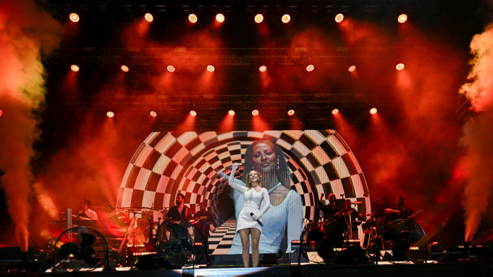 Çim Konserleri sahnesi Derya Uluğ'u ağırladı