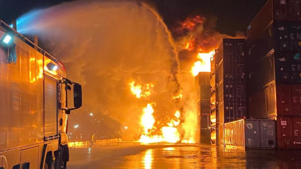 İzmir İtfaiyesi, Aliağa’da büyük bir felaketin önüne geçti