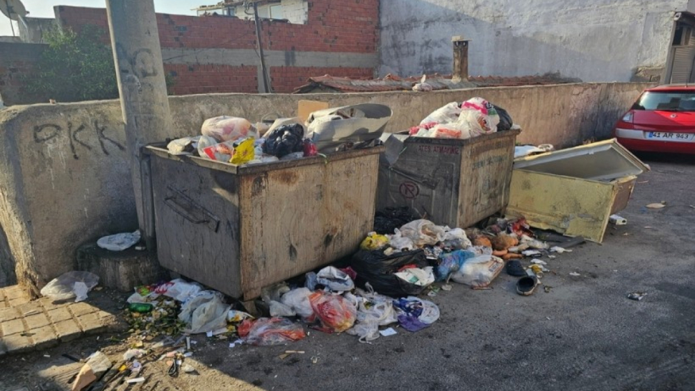 İzmir’de Çöp Krizi Derinleşiyor: Konak ve Buca’da Kötü Koku İsyanı Harmandalı’nın Kapanması